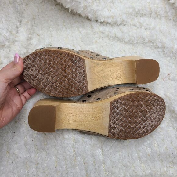 SuzZato Beige Leather Slide Wooden Platform Sandals with Stud Accents Size 39 - Picture 7 of 9